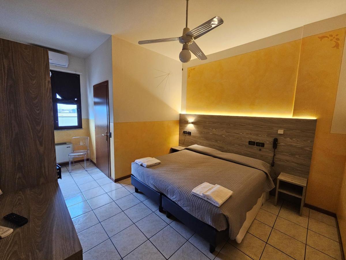 Hotel Euro Castegnato Exterior foto